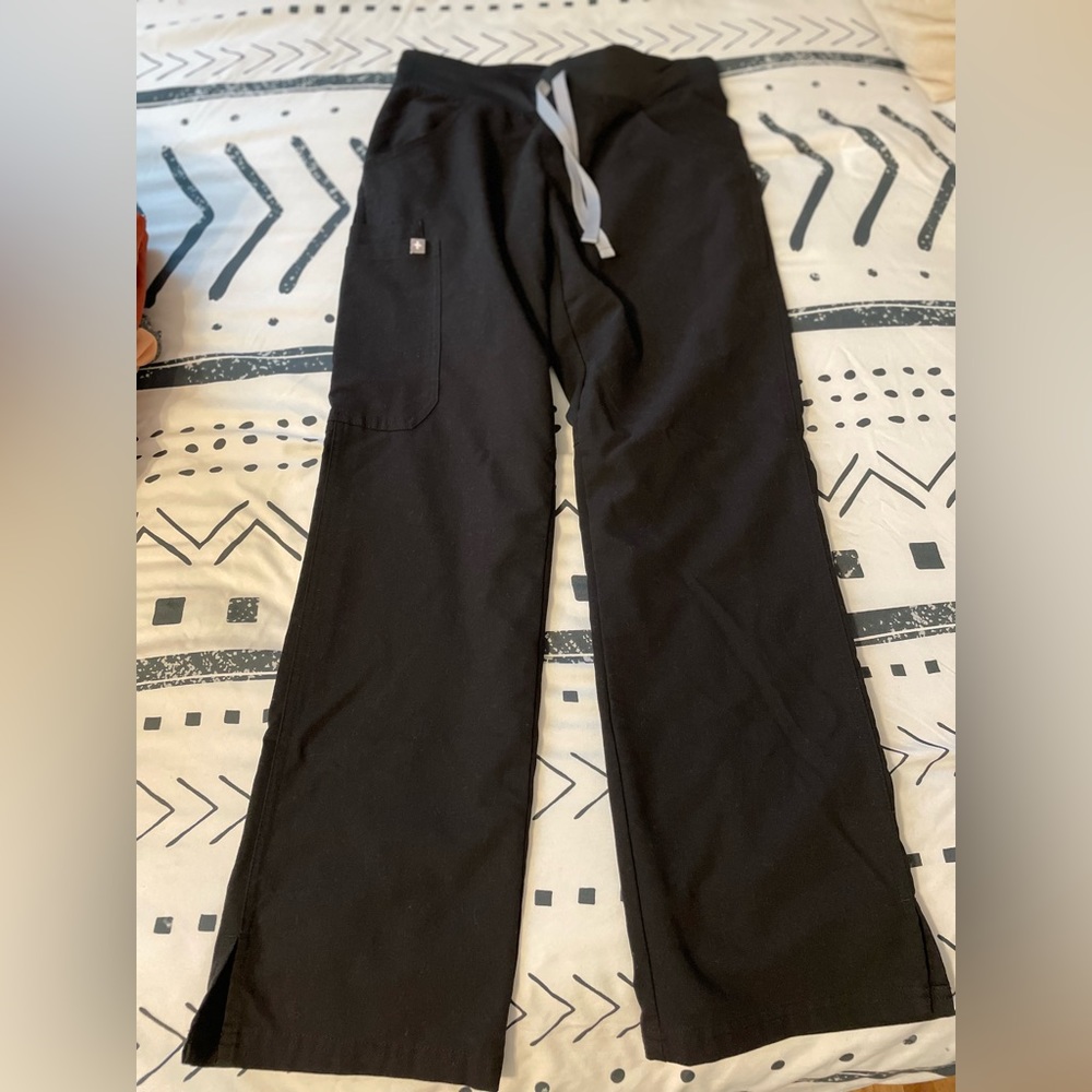 FIGS black scrub pants